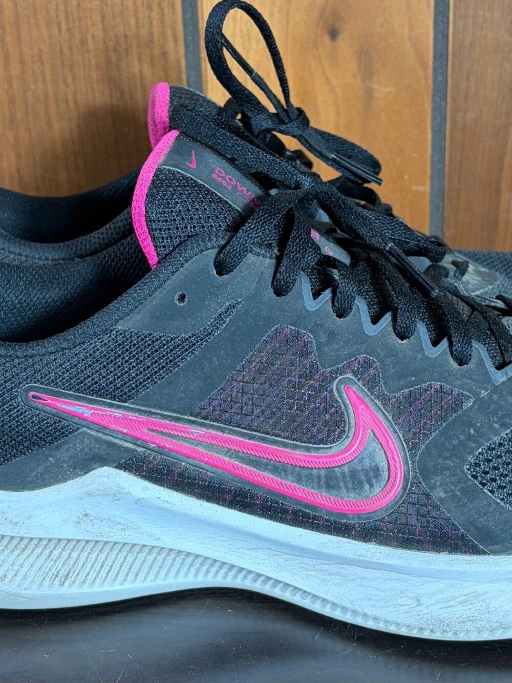 Nike Downshifter 11 Black Laser Fuchsia Womens Running Shoes Sz 11 - EUC